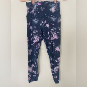 Lululemon Size 6 blue floral leggings